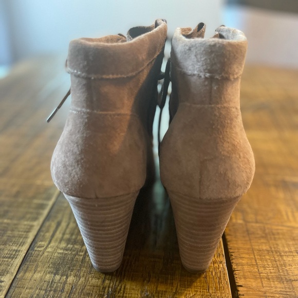 Lucky Brand Tan Wedged Leather Booties Size 38/8. EUC - Picture 4 of 11